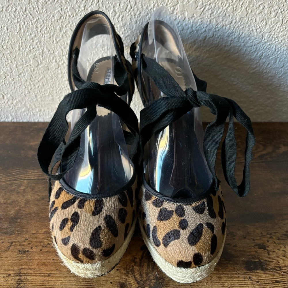 New Charles David Women’s 8.5 Animal Print Calf Hair Lace Up Wedge Sandals - Picture 3 of 9
